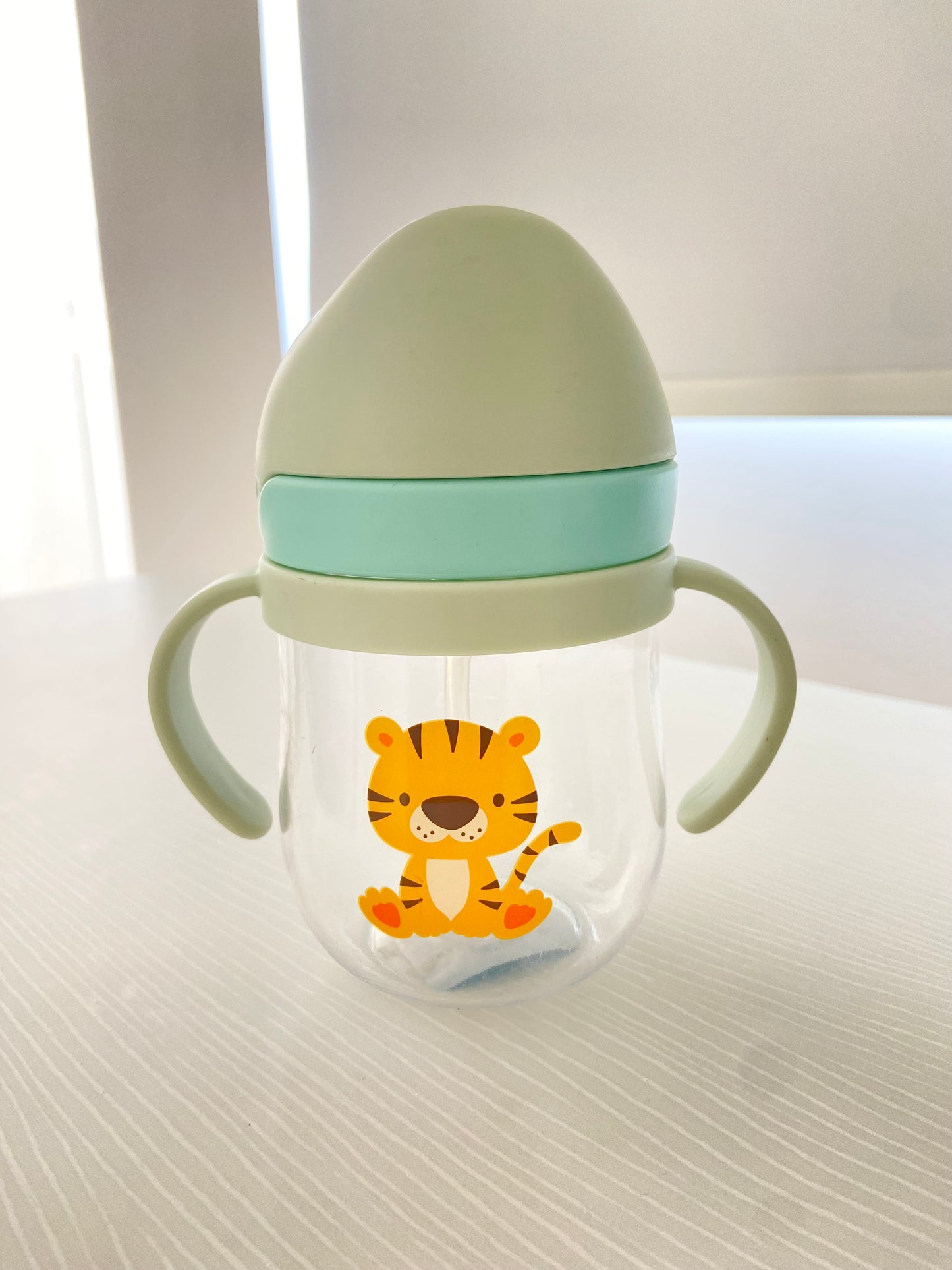 * Vaso pitillo antiderrame 250 ml con diseño de tigre para bebés